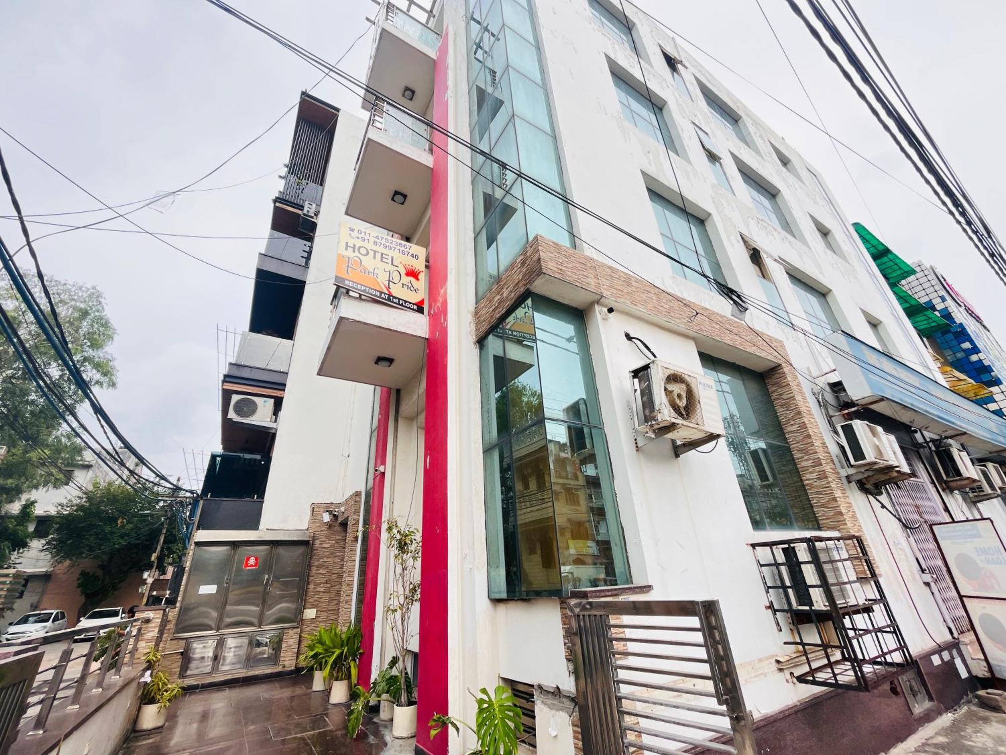Hotel Park Pride Pitampura New Delhi, Couple Friendly Экстерьер фото