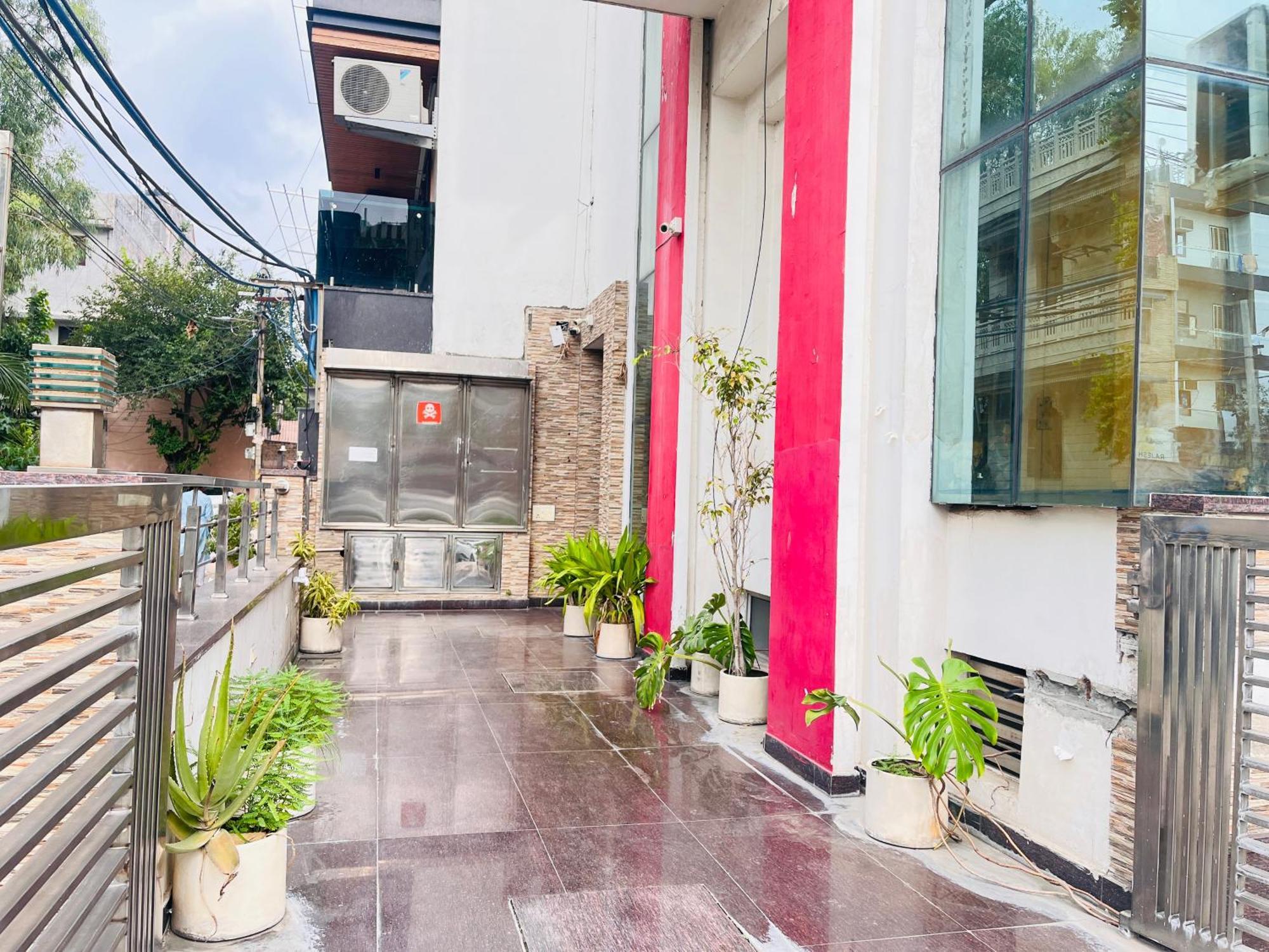 Hotel Park Pride Pitampura New Delhi, Couple Friendly Экстерьер фото